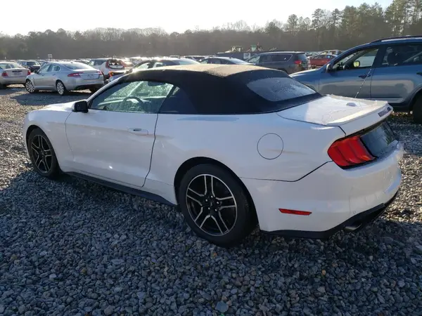 1FATP8UH0L5184697 2020 FORD MUSTANG - Image 2