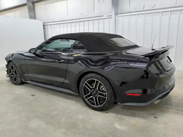 1FATP8UH0N5101806 2022 FORD MUSTANG - Image 2
