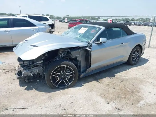 1FATP8UH0N5118962 2022 FORD MUSTANG - Image 2