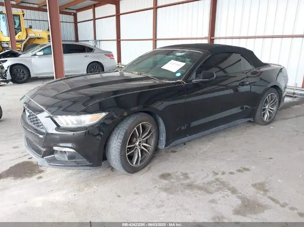 1FATP8UH1G5280330 2016 FORD MUSTANG - Image 2