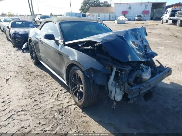 1FATP8UH1H5267384 2017 FORD MUSTANG - Image 1