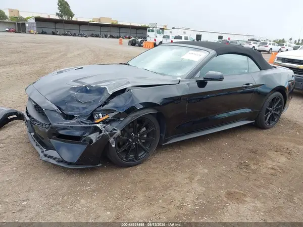 1FATP8UH1J5109780 2018 FORD MUSTANG - Image 2
