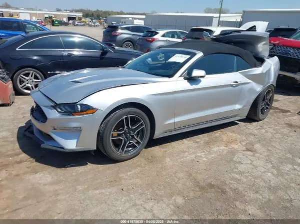 1FATP8UH1J5110038 2018 FORD MUSTANG - Image 2