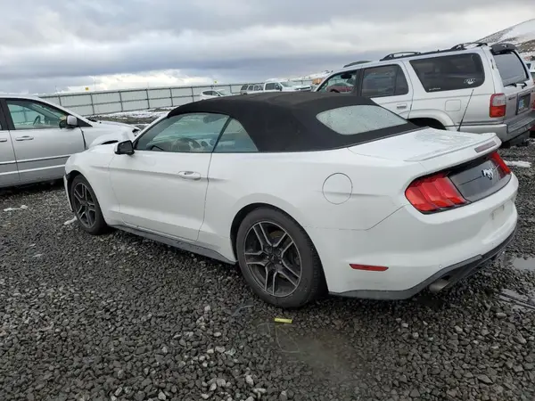 1FATP8UH1J5132461 2018 FORD MUSTANG - Image 2