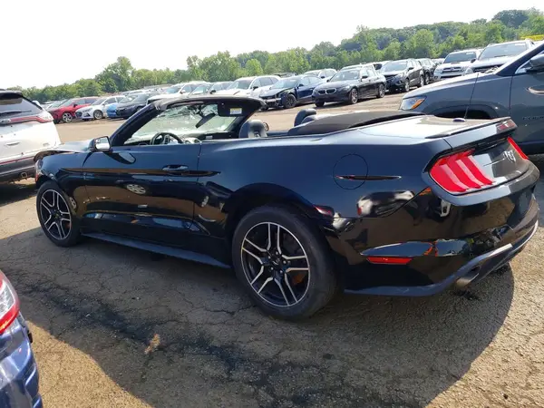 1FATP8UH1J5132735 2018 FORD MUSTANG - Image 2