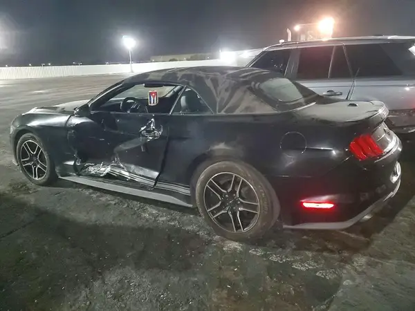 1FATP8UH1J5136509 2018 FORD MUSTANG - Image 2