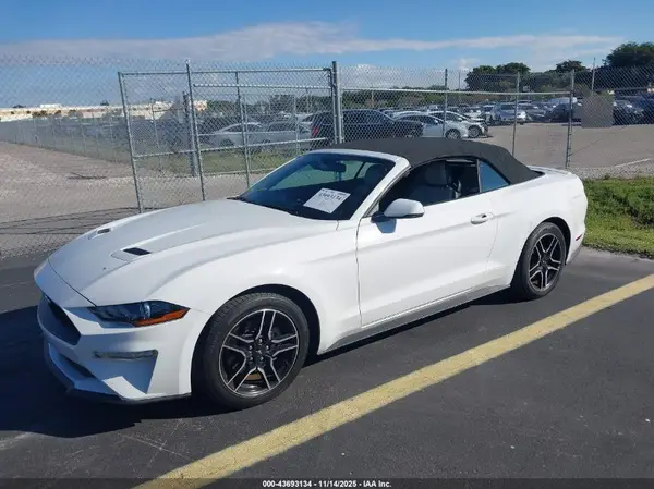 1FATP8UH1J5143072 2018 FORD MUSTANG - Image 2