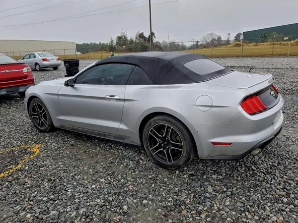 1FATP8UH1J5155092 2018 FORD MUSTANG - Image 2