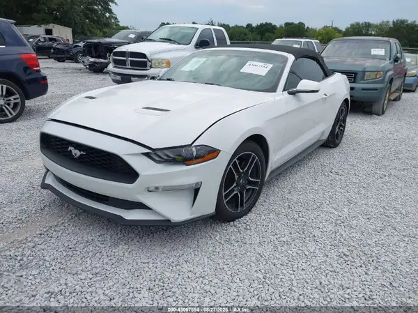 1FATP8UH1J5156467 2018 FORD MUSTANG - Image 2