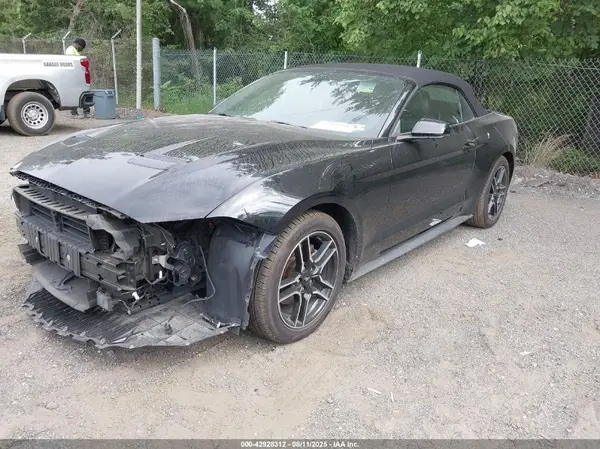 1FATP8UH1J5165265 2018 FORD MUSTANG - Image 2