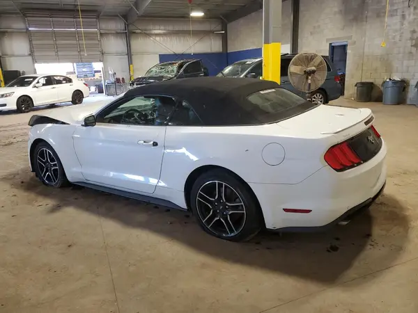 1FATP8UH1L5114562 2020 FORD MUSTANG - Image 2