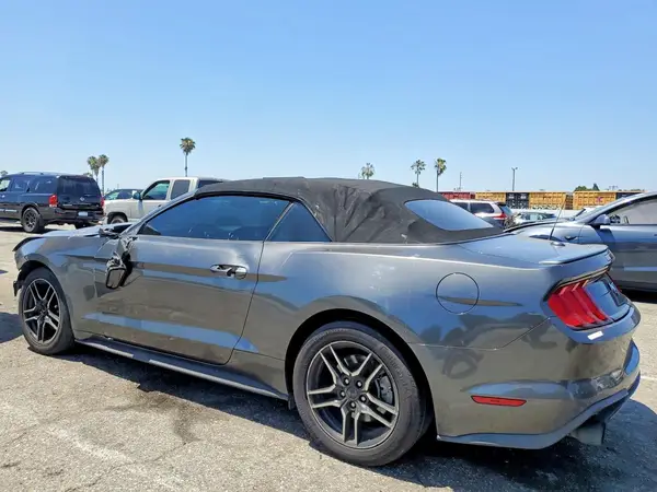 1FATP8UH1L5137405 2020 FORD MUSTANG - Image 2