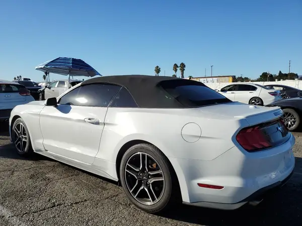 1FATP8UH1M5121657 2021 FORD MUSTANG - Image 2