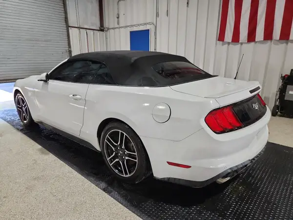 1FATP8UH1N5120445 2022 FORD MUSTANG - Image 2