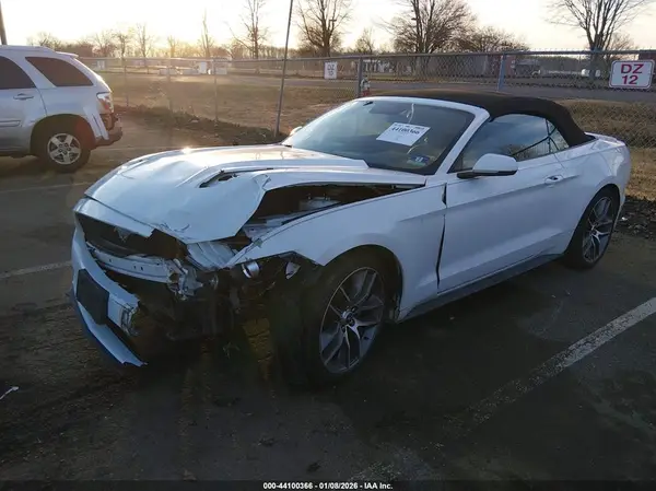 1FATP8UH2G5235526 2016 FORD MUSTANG - Image 2