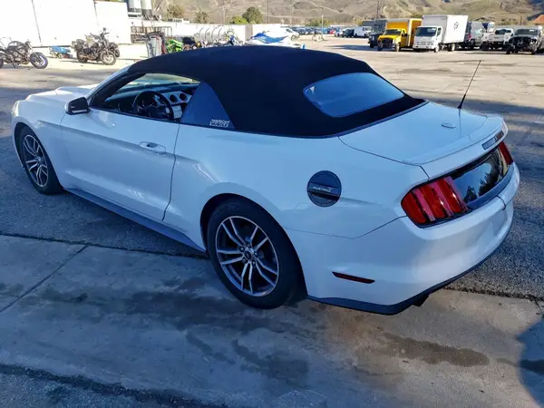 1FATP8UH2G5282135 2016 FORD MUSTANG - Image 2