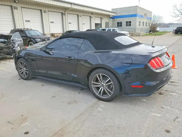 1FATP8UH2H5245099 2017 FORD MUSTANG - Image 2