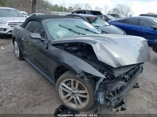 1FATP8UH2H5304894 2017 FORD MUSTANG - Image 1
