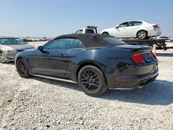 1FATP8UH2J5137975 2018 FORD MUSTANG - Image 2