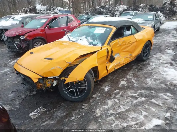 1FATP8UH2J5156381 2018 FORD MUSTANG - Image 2