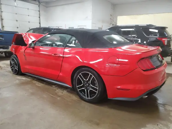 1FATP8UH2L5125585 2020 FORD MUSTANG - Image 2