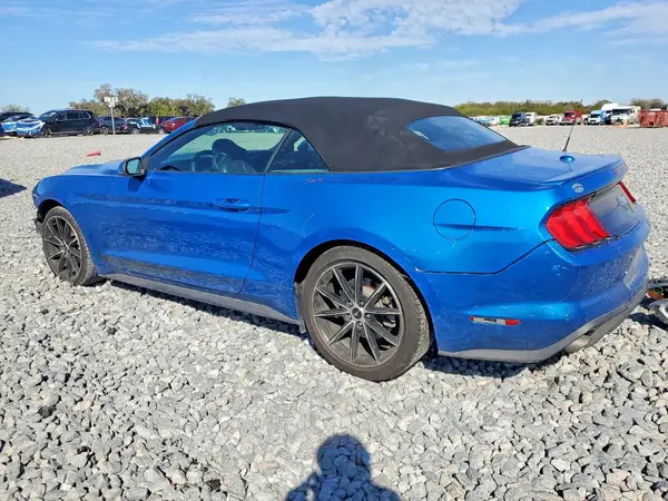 1FATP8UH2L5138000 2020 FORD MUSTANG - Image 2