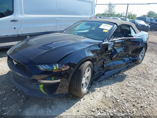 1FATP8UH2L5153354 2020 FORD MUSTANG - Image 2