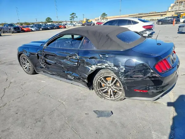 1FATP8UH3G5267305 2016 FORD MUSTANG - Image 2