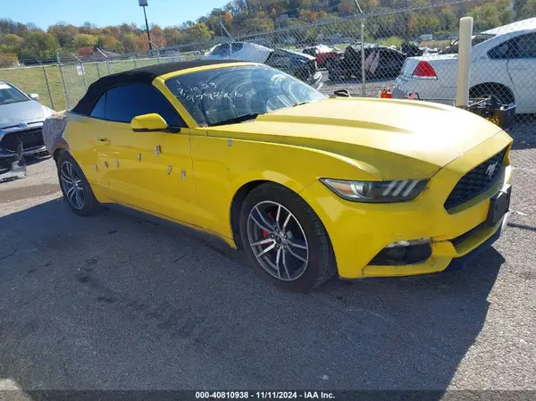 1FATP8UH3H5245063 2017 FORD MUSTANG - Image 1