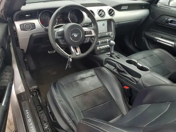 1FATP8UH3H5267449 2017 FORD MUSTANG - Image 8