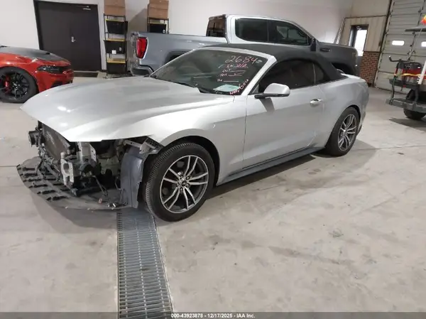 1FATP8UH3H5273123 2017 FORD MUSTANG - Image 2