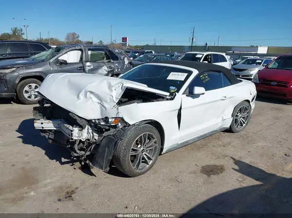 1FATP8UH3H5273171 2017 FORD MUSTANG - Image 2