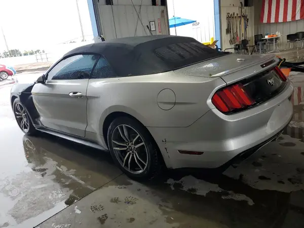 1FATP8UH3H5287829 2017 FORD MUSTANG - Image 2