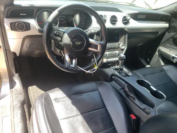 1FATP8UH3H5307982 2017 FORD MUSTANG - Image 8