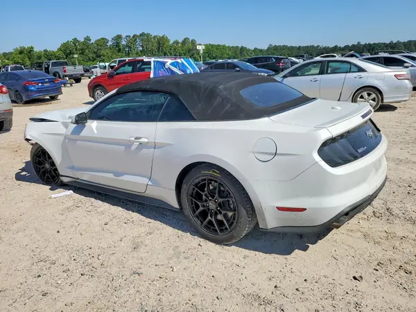 1FATP8UH3J5109828 2018 FORD MUSTANG - Image 2