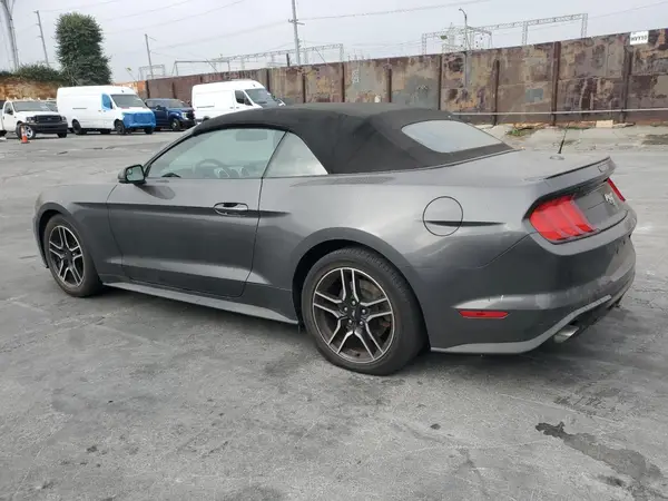 1FATP8UH3J5132557 2018 FORD MUSTANG - Image 2