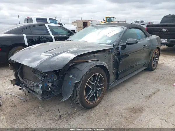 1FATP8UH3J5136379 2018 FORD MUSTANG - Image 2