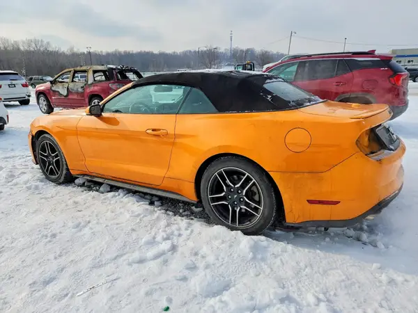 1FATP8UH3J5139217 2018 FORD MUSTANG - Image 2