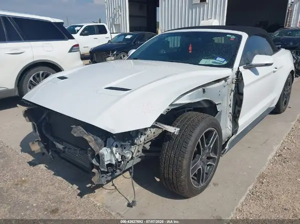 1FATP8UH3J5166451 2018 FORD MUSTANG - Image 2