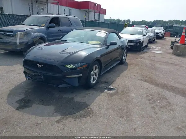 1FATP8UH3J5175022 2018 FORD MUSTANG - Image 2