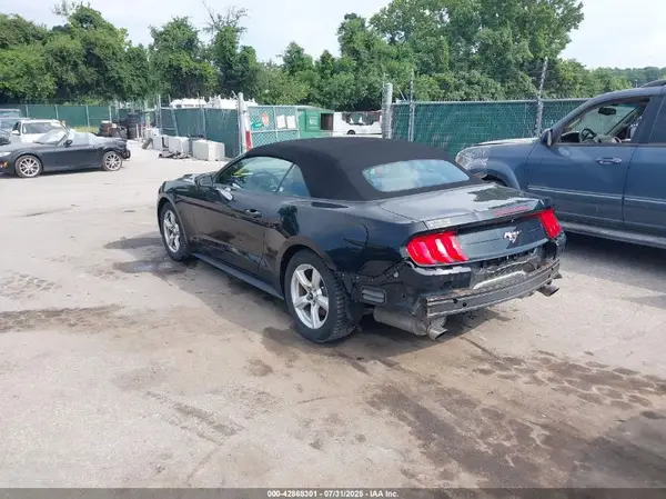 2018 FORD MUSTANG IAAI lot 42868301 auction photo 3