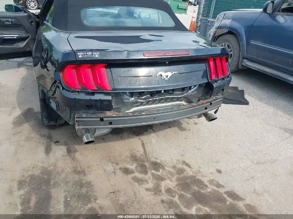 2018 FORD MUSTANG IAAI lot 42868301 auction photo 6