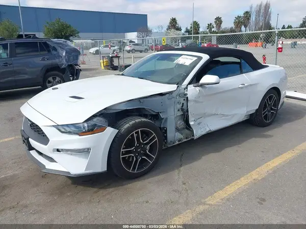 1FATP8UH3M5104410 2021 FORD MUSTANG - Image 2