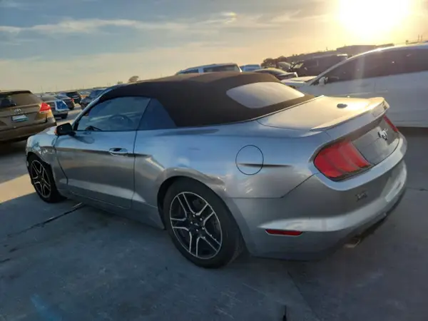 1FATP8UH3M5108165 2021 FORD MUSTANG - Image 2