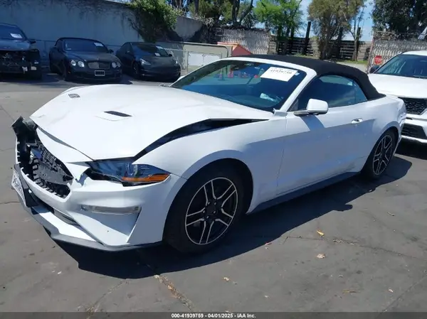 1FATP8UH3M5121160 2021 FORD MUSTANG - Image 2