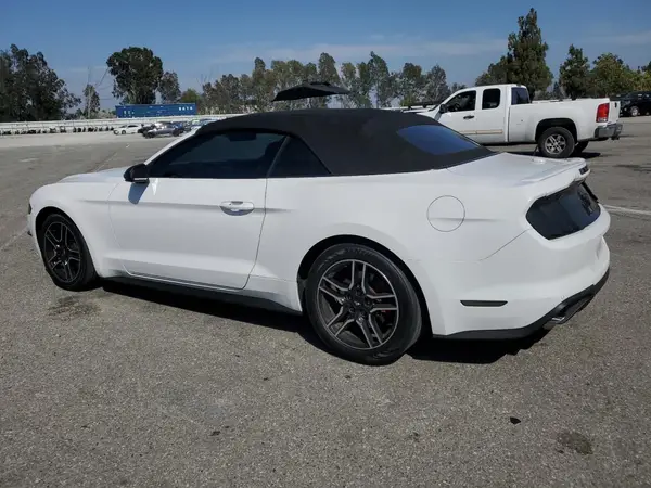 1FATP8UH3M5124592 2021 FORD MUSTANG - Image 2