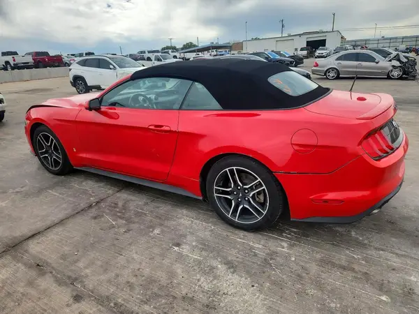 1FATP8UH3N5124612 2022 FORD MUSTANG - Image 2