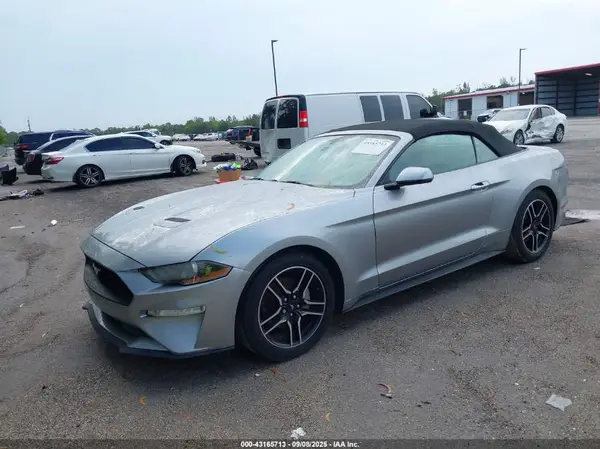 1FATP8UH4L5137723 2020 FORD MUSTANG - Image 2