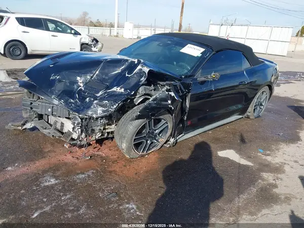 1FATP8UH4M5120647 2021 FORD MUSTANG - Image 2