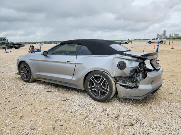 1FATP8UH4M5122639 2021 FORD MUSTANG - Image 2